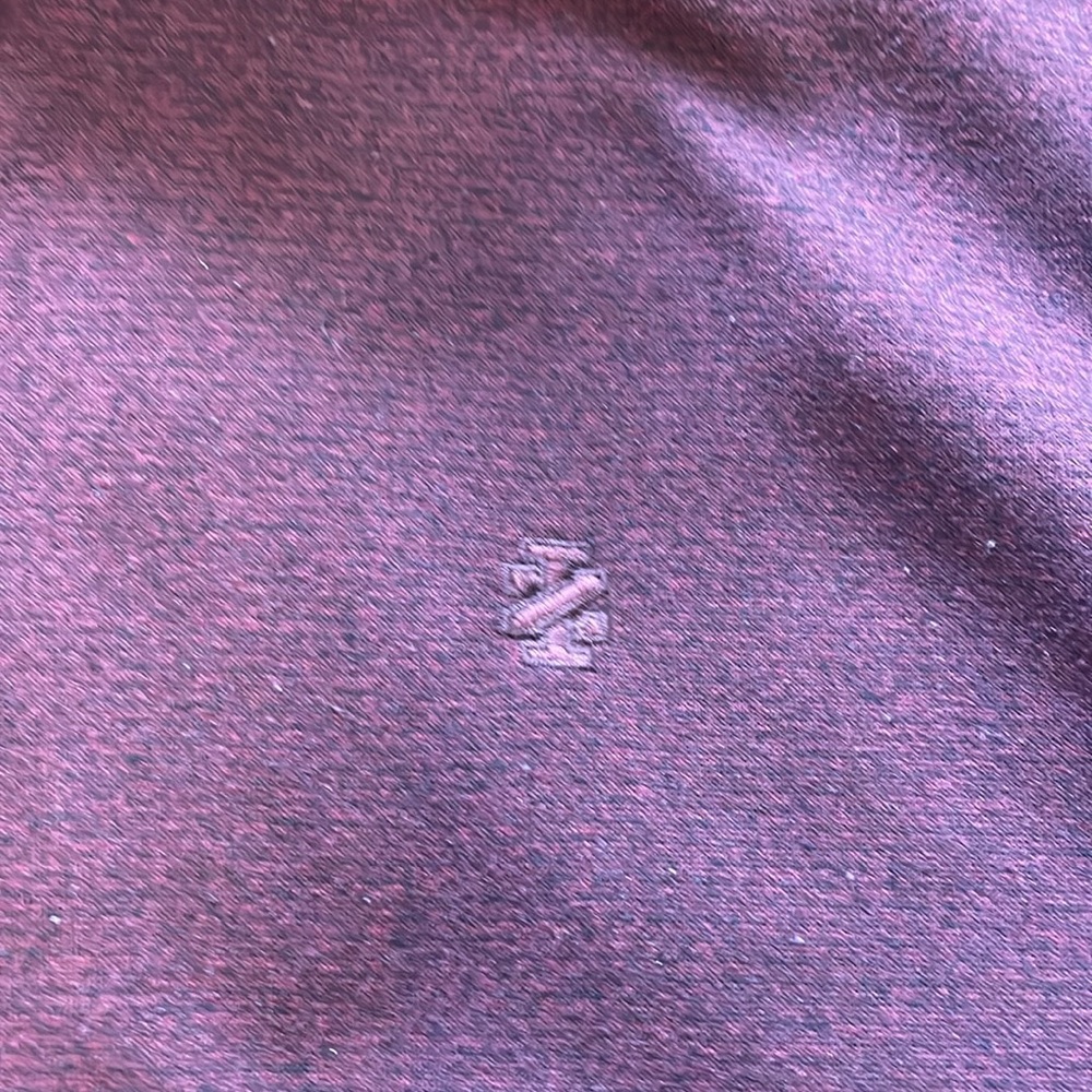 Izod quarter zip maroon sweater. 100% poly. Men's L. Like new condition. Sharp! - Picture 3 of 6